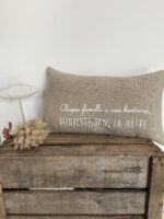 Coussin "Chaque famille a une histoire, bienvenue dans la nôtre…" – Image 2